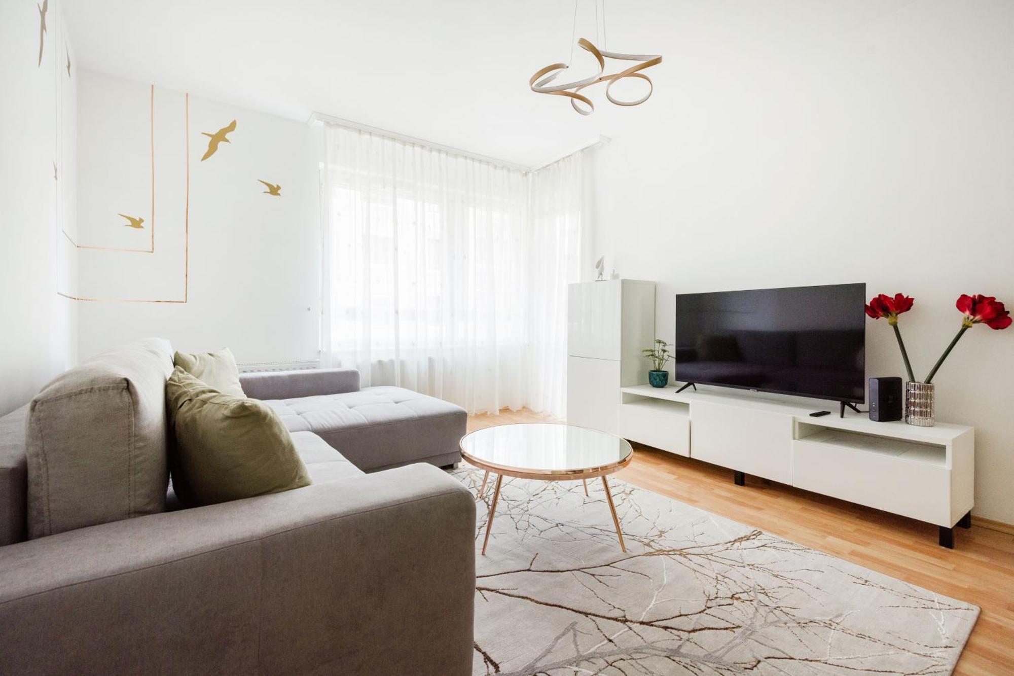 Modern Two-Bedroom Apartment With Free Parking Boedapest Buitenkant foto