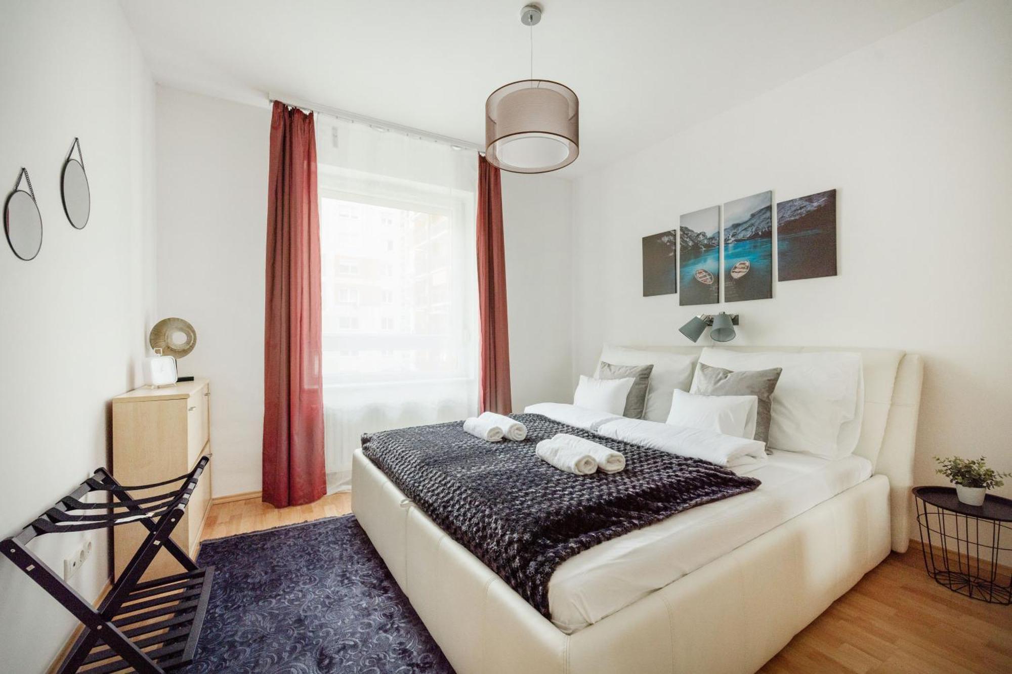 Modern Two-Bedroom Apartment With Free Parking Boedapest Buitenkant foto