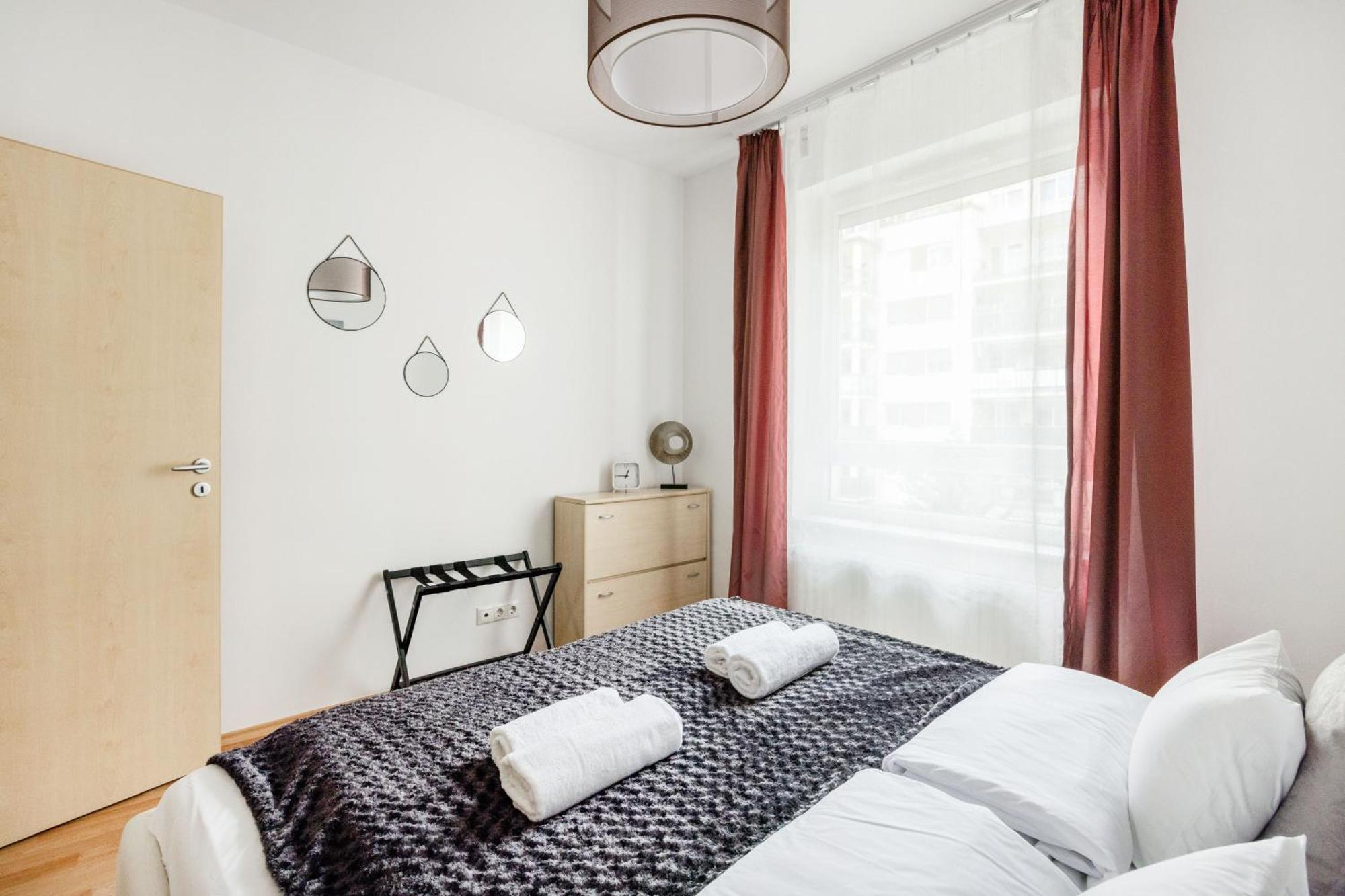 Modern Two-Bedroom Apartment With Free Parking Boedapest Buitenkant foto