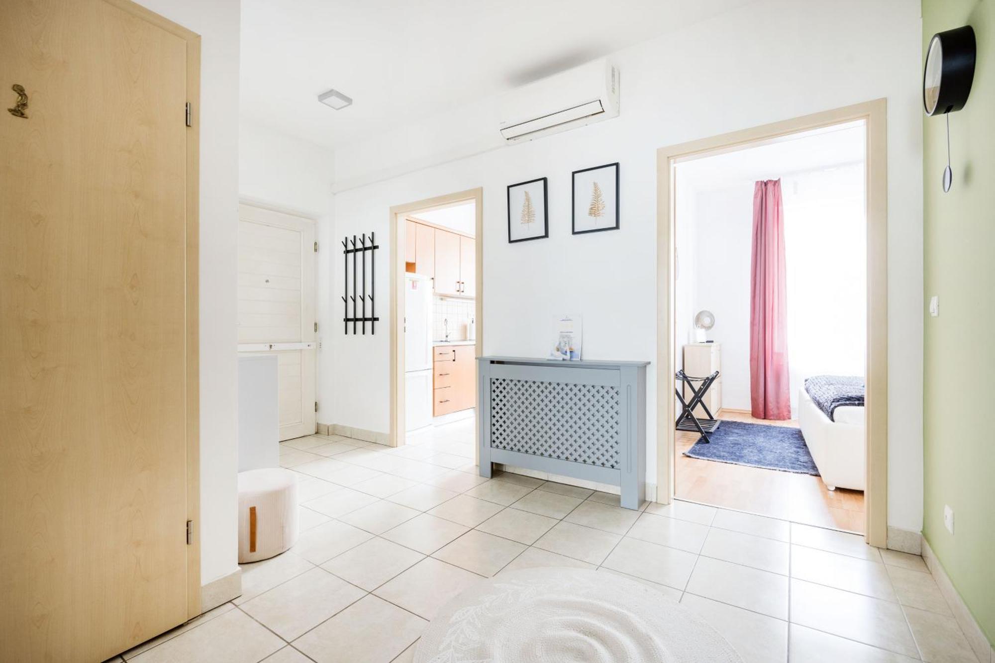 Modern Two-Bedroom Apartment With Free Parking Boedapest Buitenkant foto