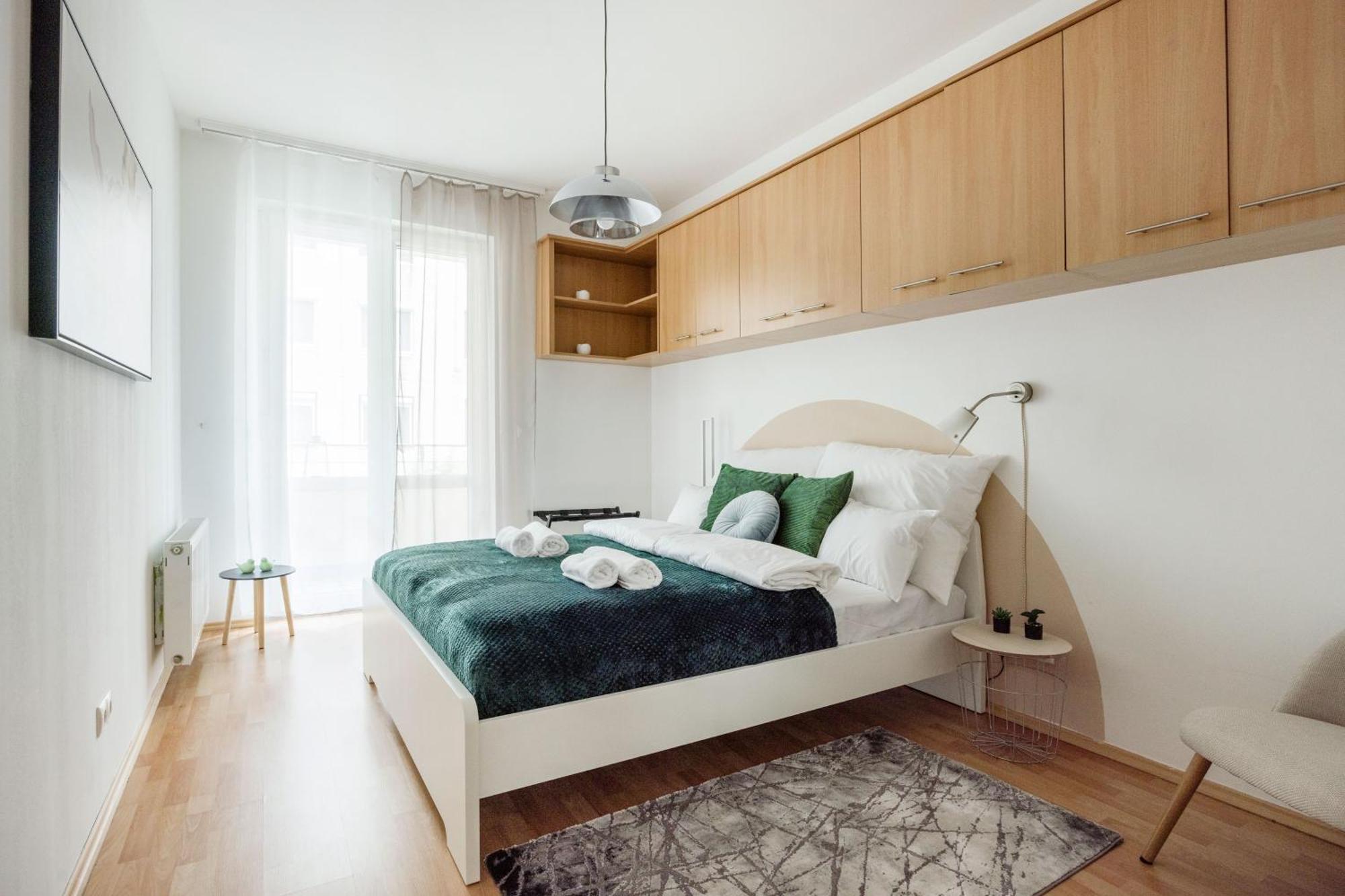 Modern Two-Bedroom Apartment With Free Parking Boedapest Buitenkant foto