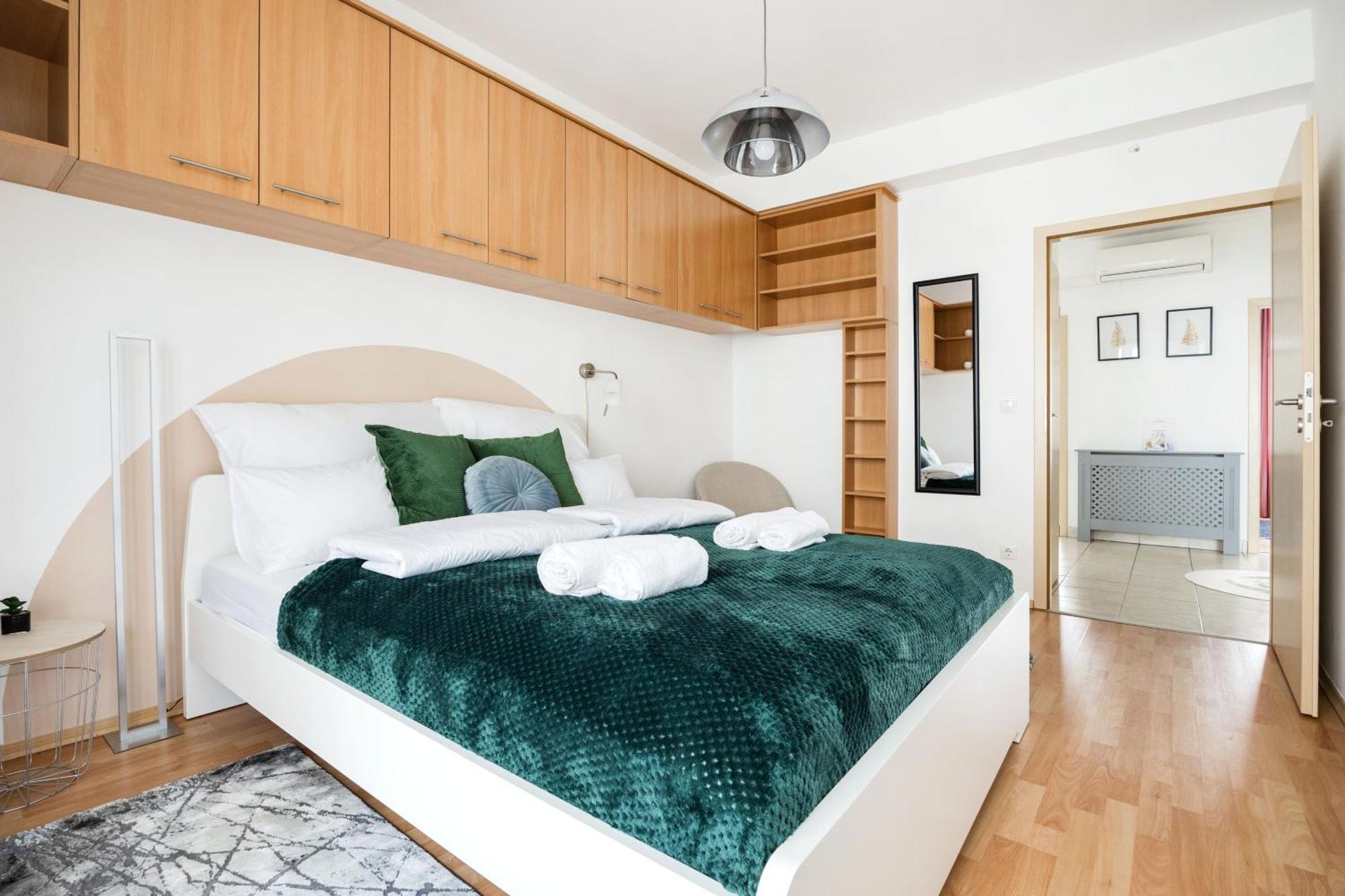 Modern Two-Bedroom Apartment With Free Parking Boedapest Buitenkant foto