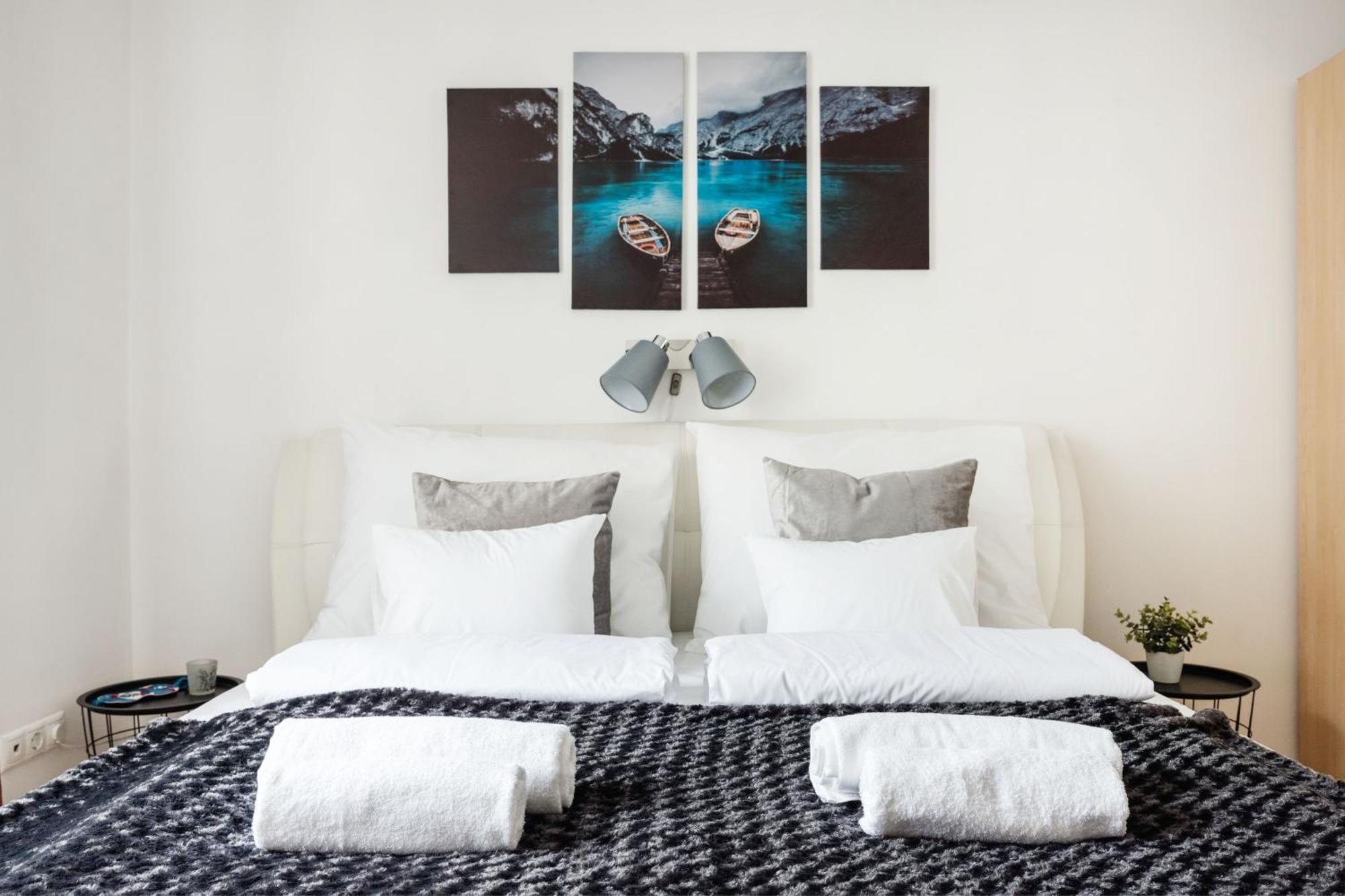 Modern Two-Bedroom Apartment With Free Parking Boedapest Buitenkant foto